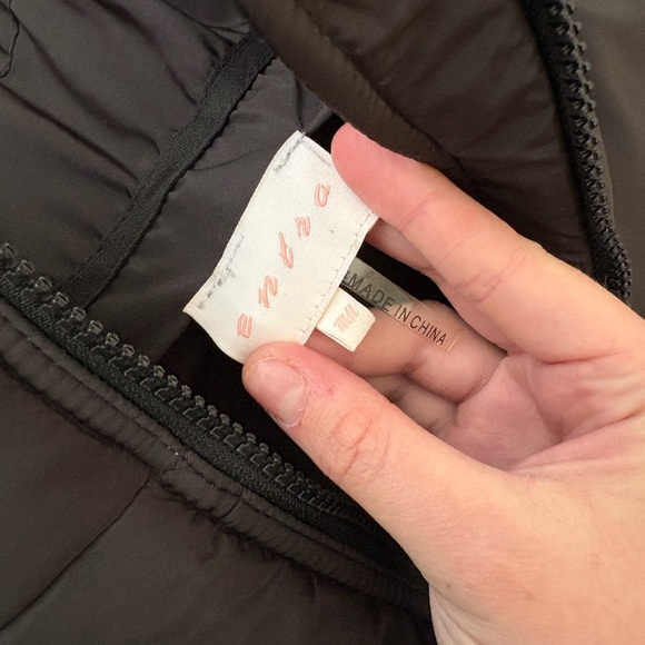 Entro Black Puffer Vest - Picture 3 of 3